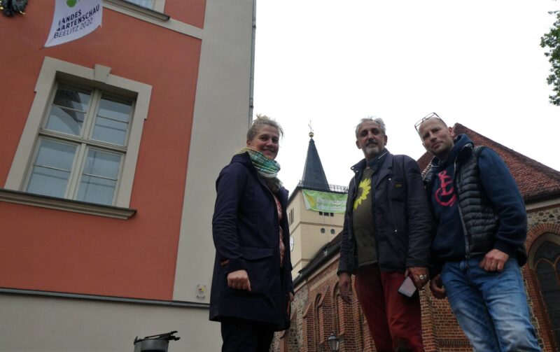 Beelitzer Stadtpfarrkirche mit Plakat